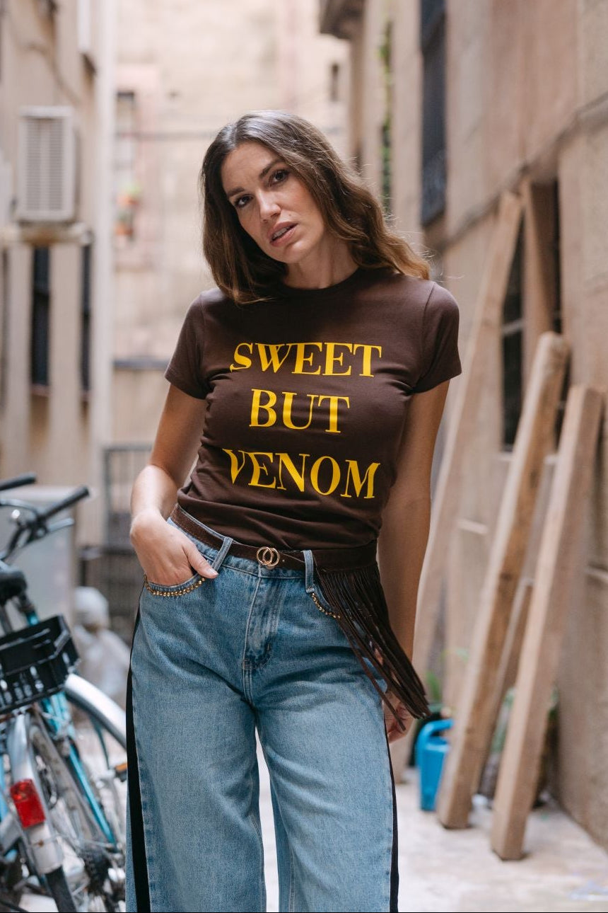 CAMISETA "SWEET BUT VENOM"