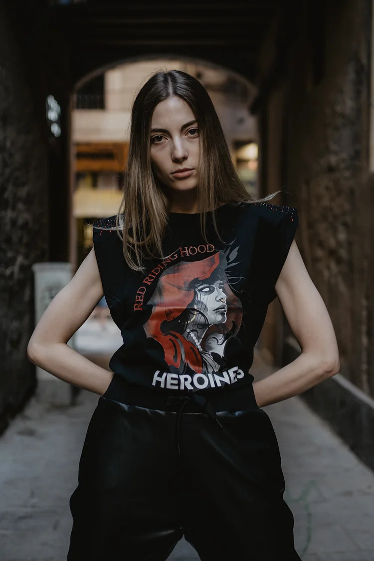 CAMISETA HOOD HEROINES Negra
