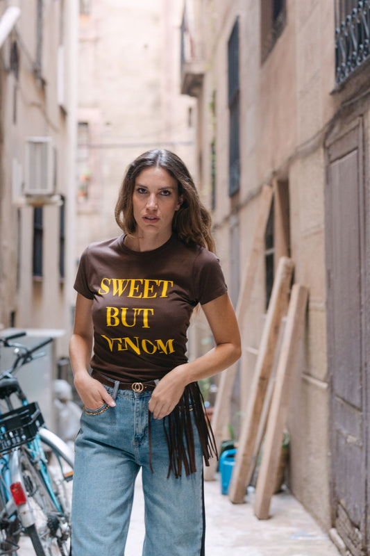 CAMISETA "SWEET BUT VENOM"