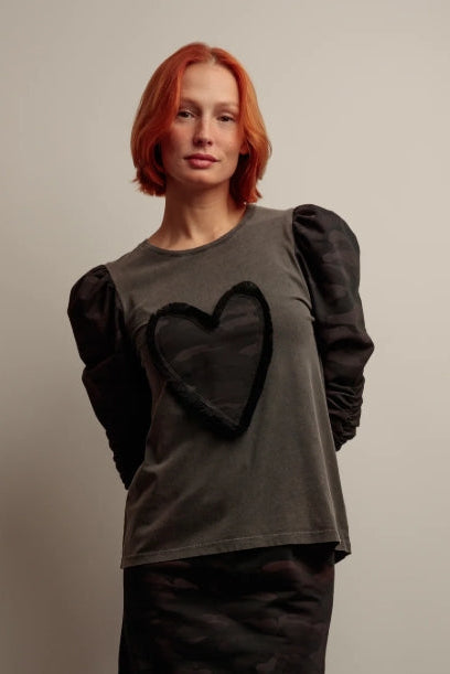 CAMISETA BLACK HEART POWER